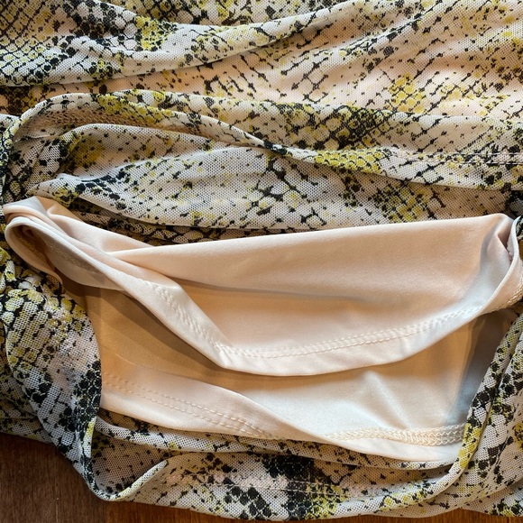 GUESS snakeprint dress BNWT - Picture 12 of 16